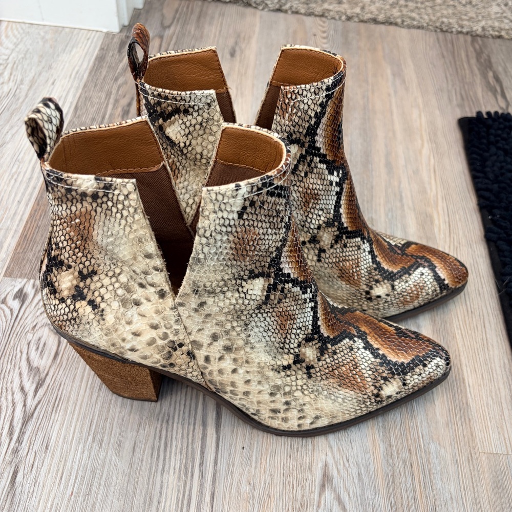 Very Volatile Snakeskin Pattern Ankle Boots